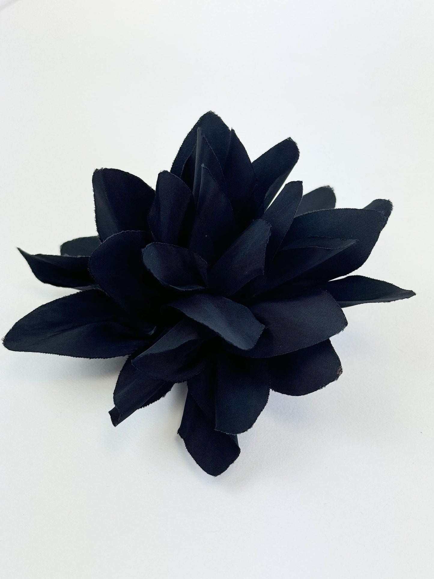 Alfinete flor preta