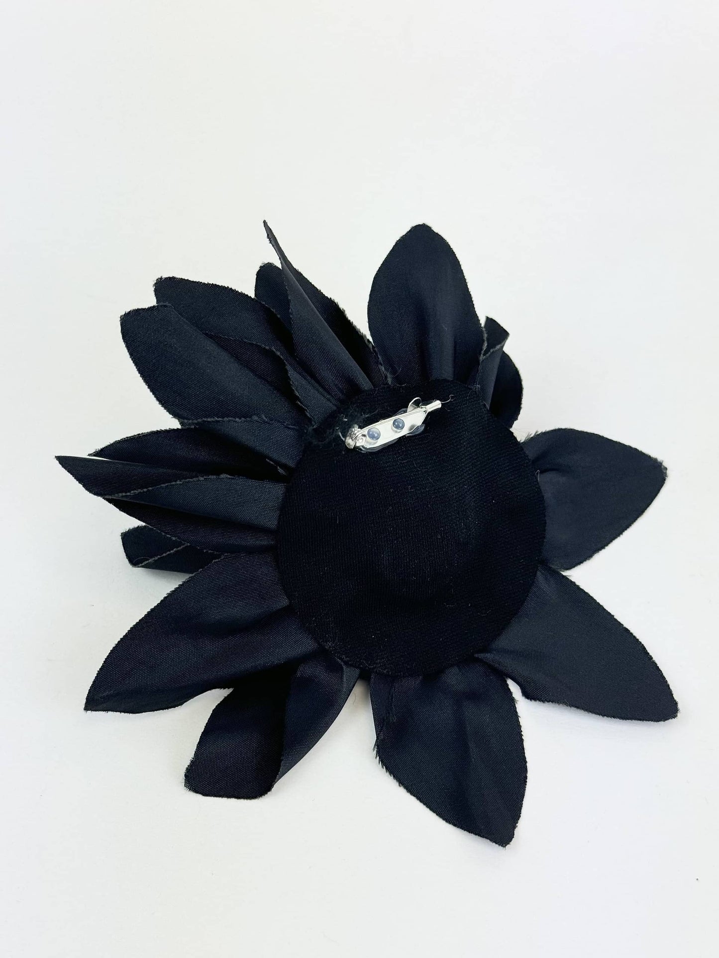 Alfinete flor preta