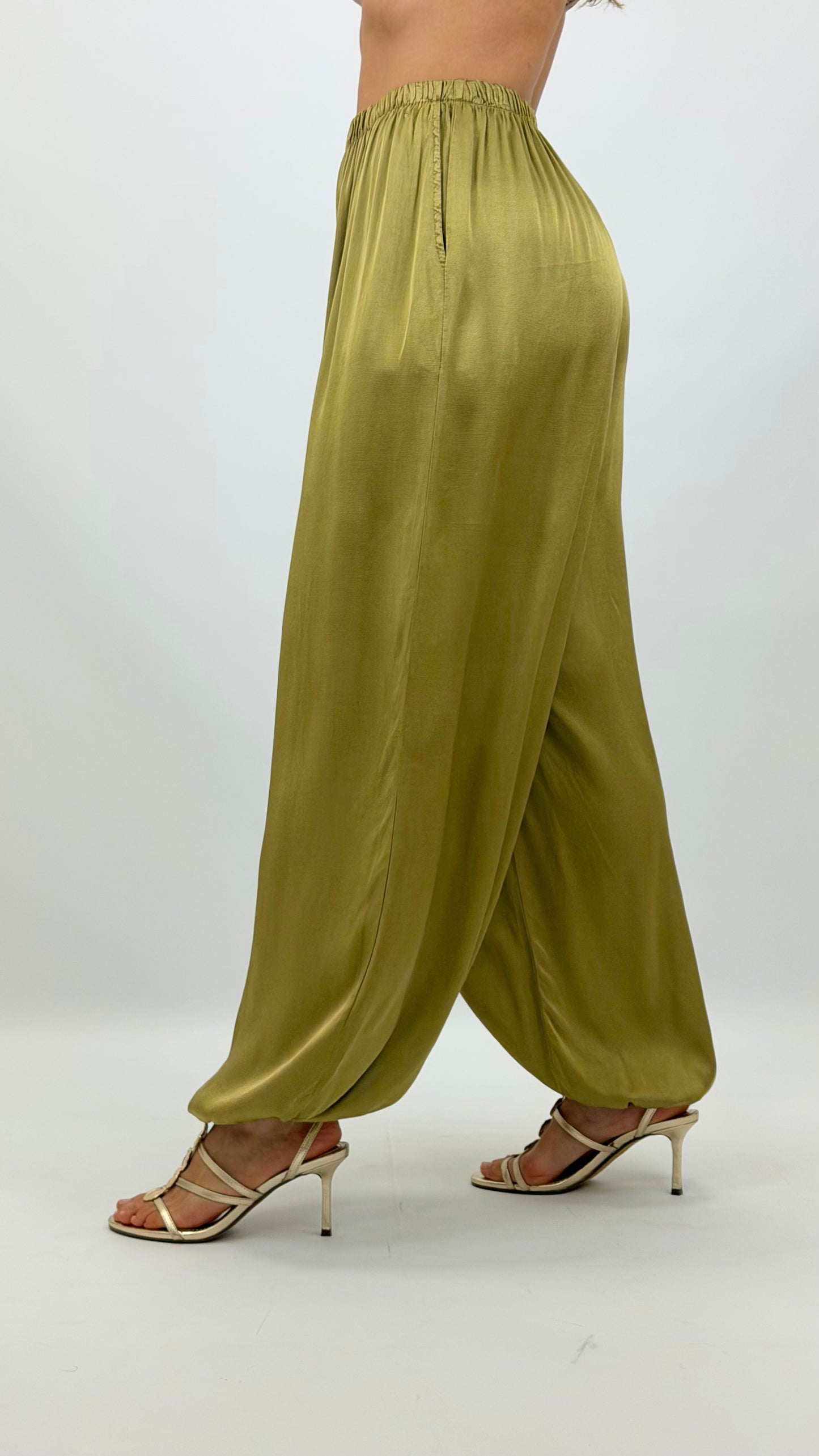Calça bombacha acetinada verde-pistachio
