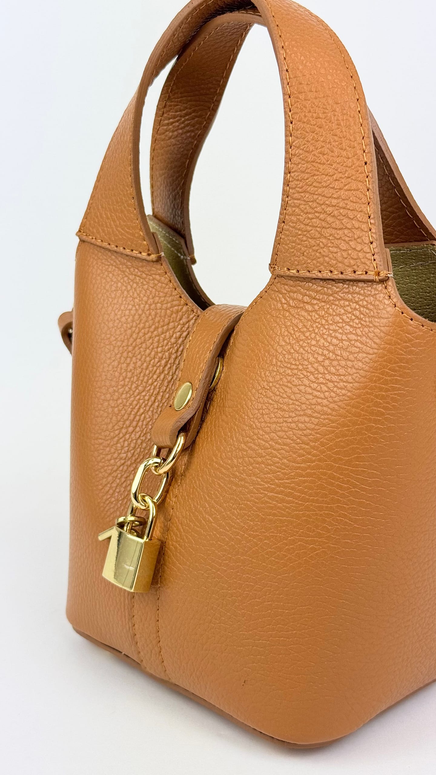 Mala Bucket com cadeado camel