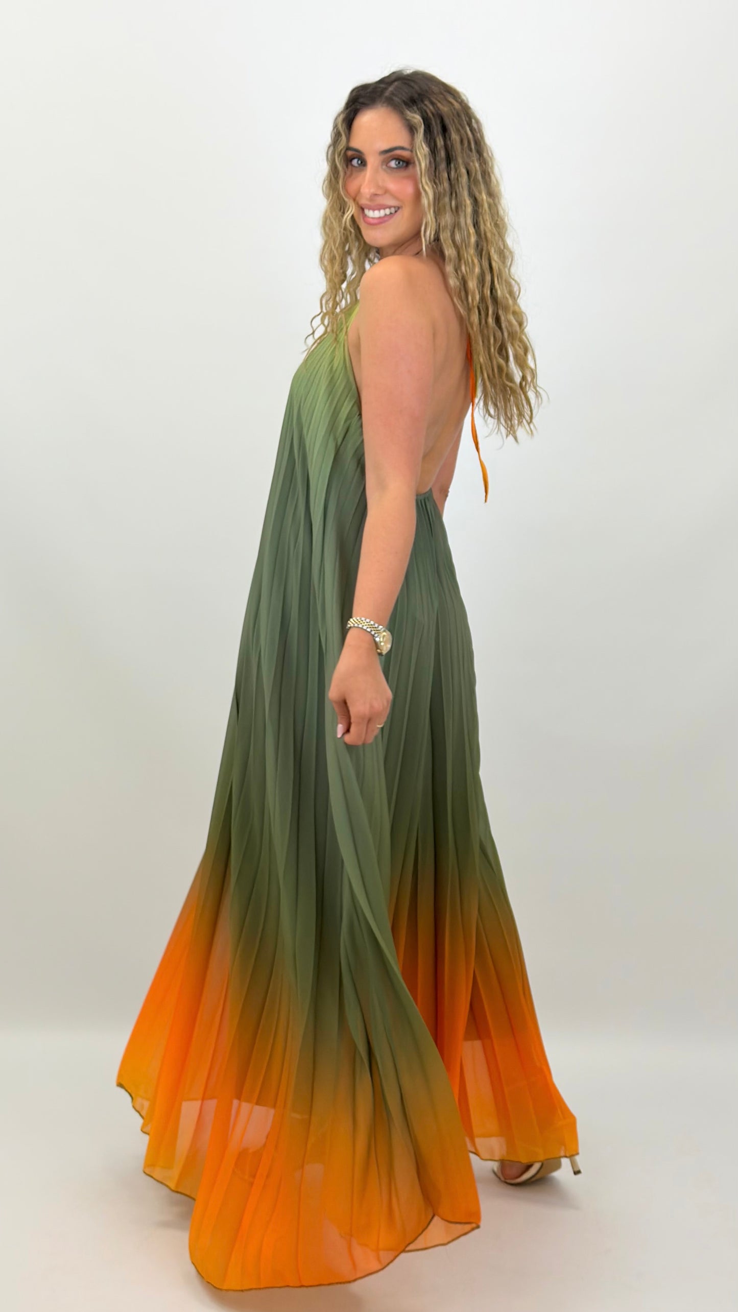 Vestido plissado degradé verde e laranja