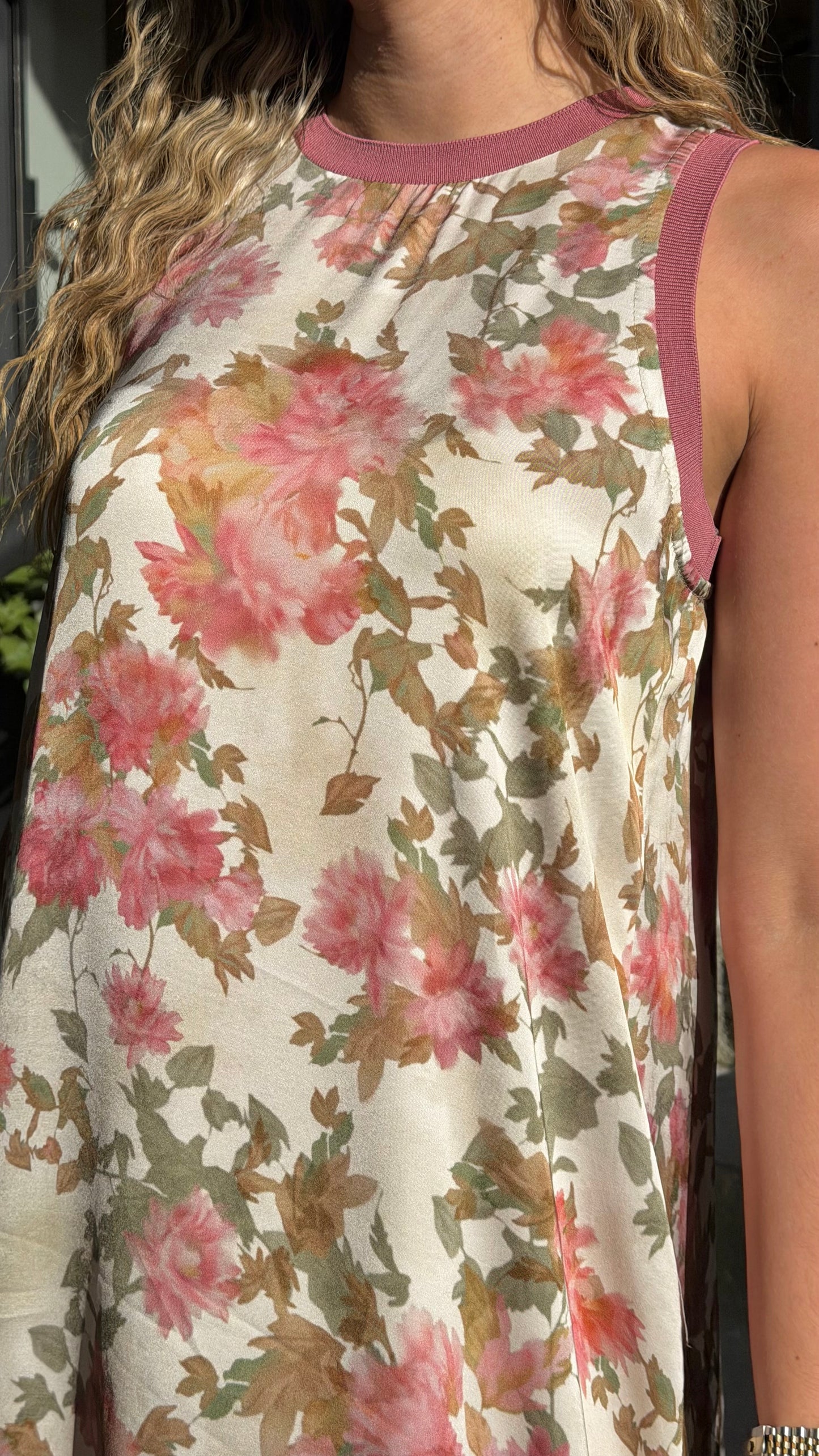 Vestido cavado midi estampado floral romântico