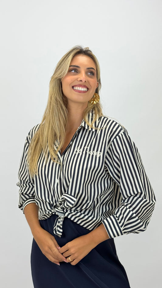 Blusa riscas azul-marinho e pérola