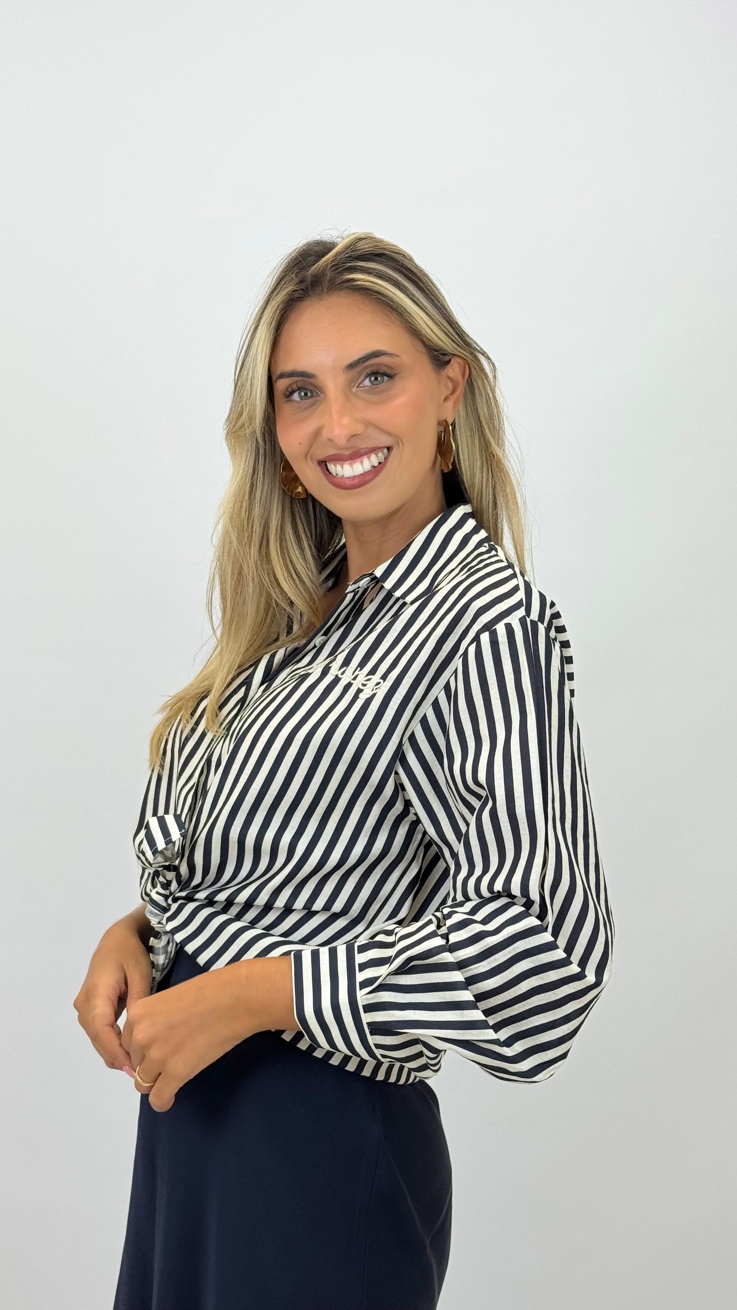 Blusa riscas azul-marinho e pérola