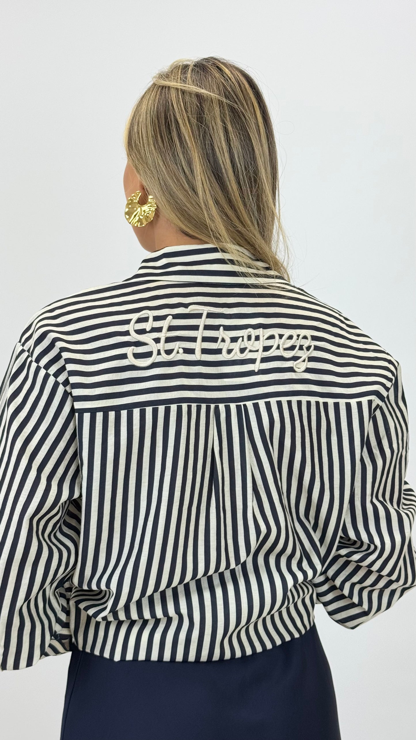 Blusa riscas azul-marinho e pérola