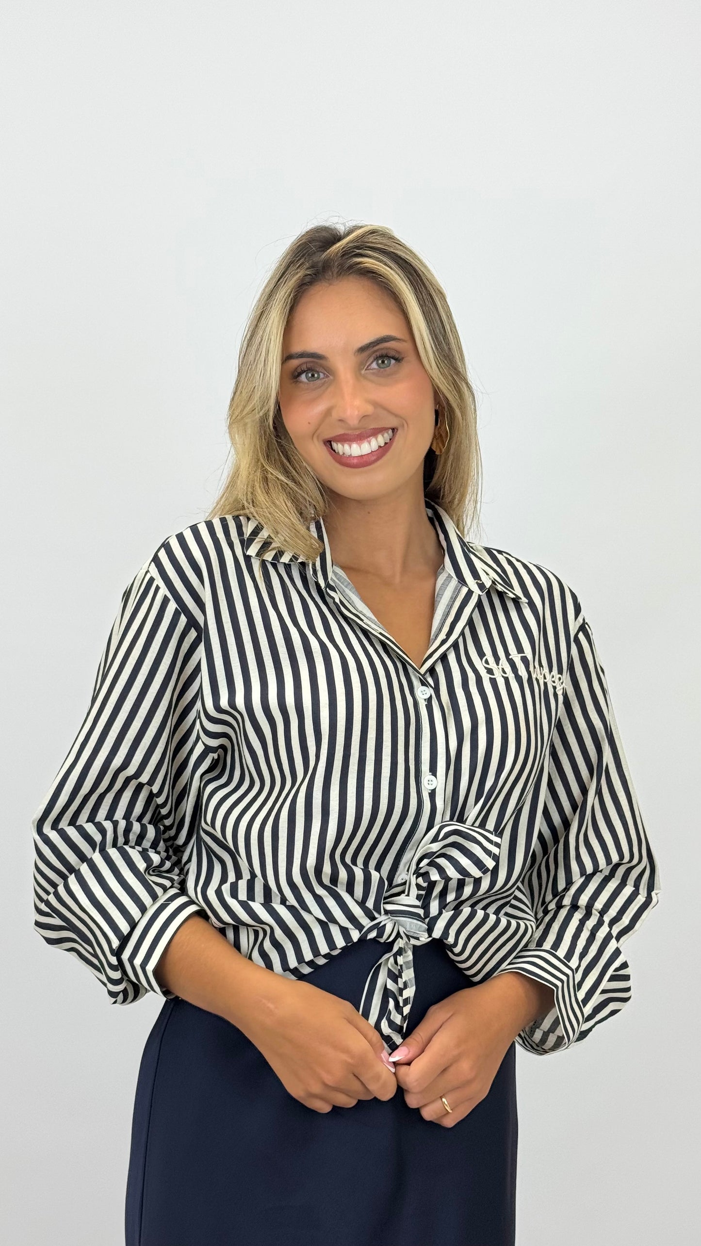 Blusa riscas azul-marinho e pérola