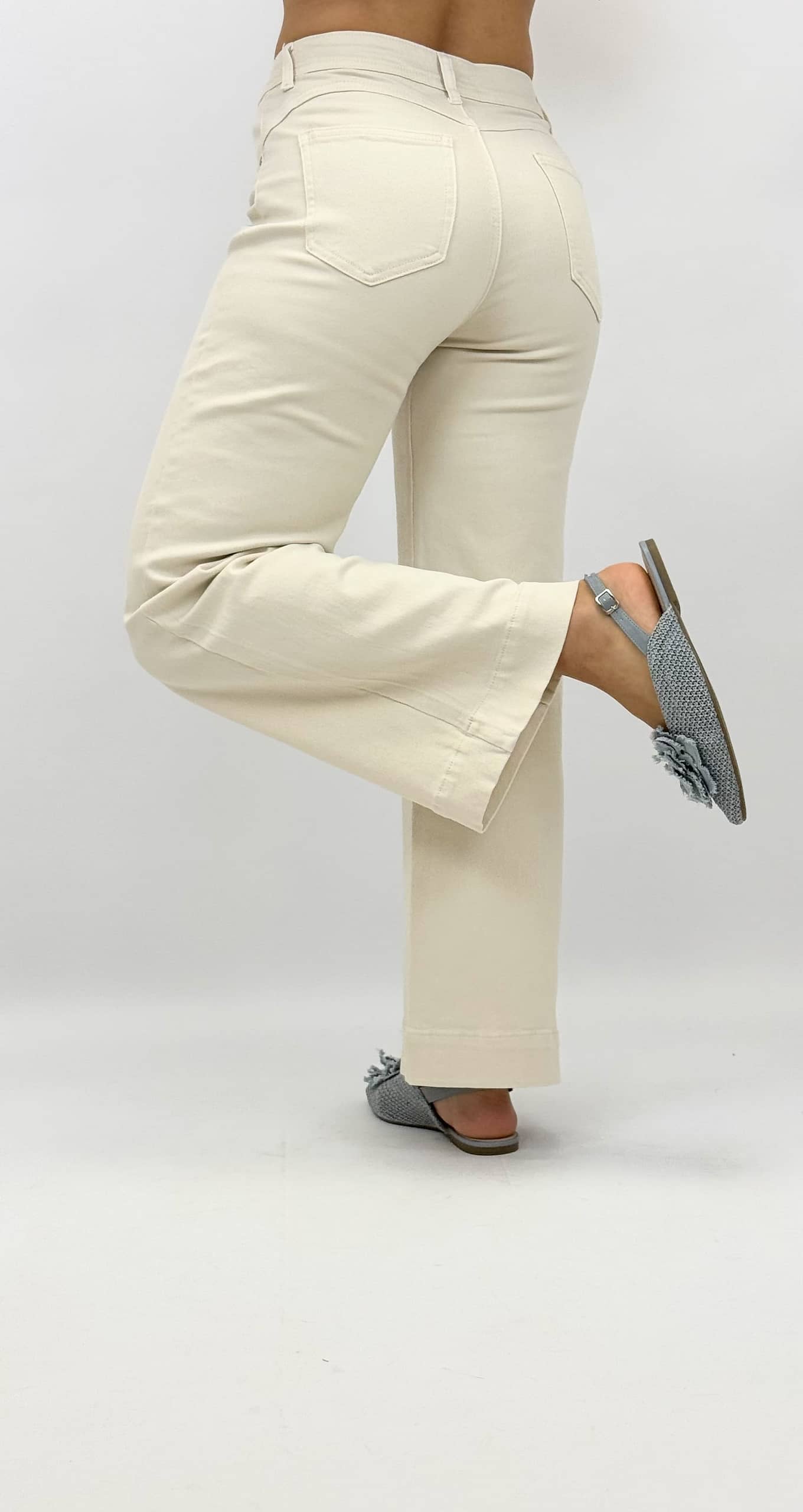 Calça sarja elástica modelo wide-leg bege