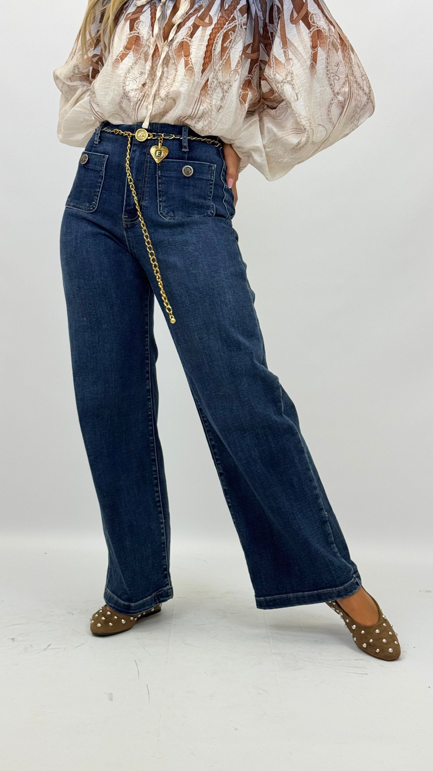 Calça de ganga wide-leg com corrente dourada