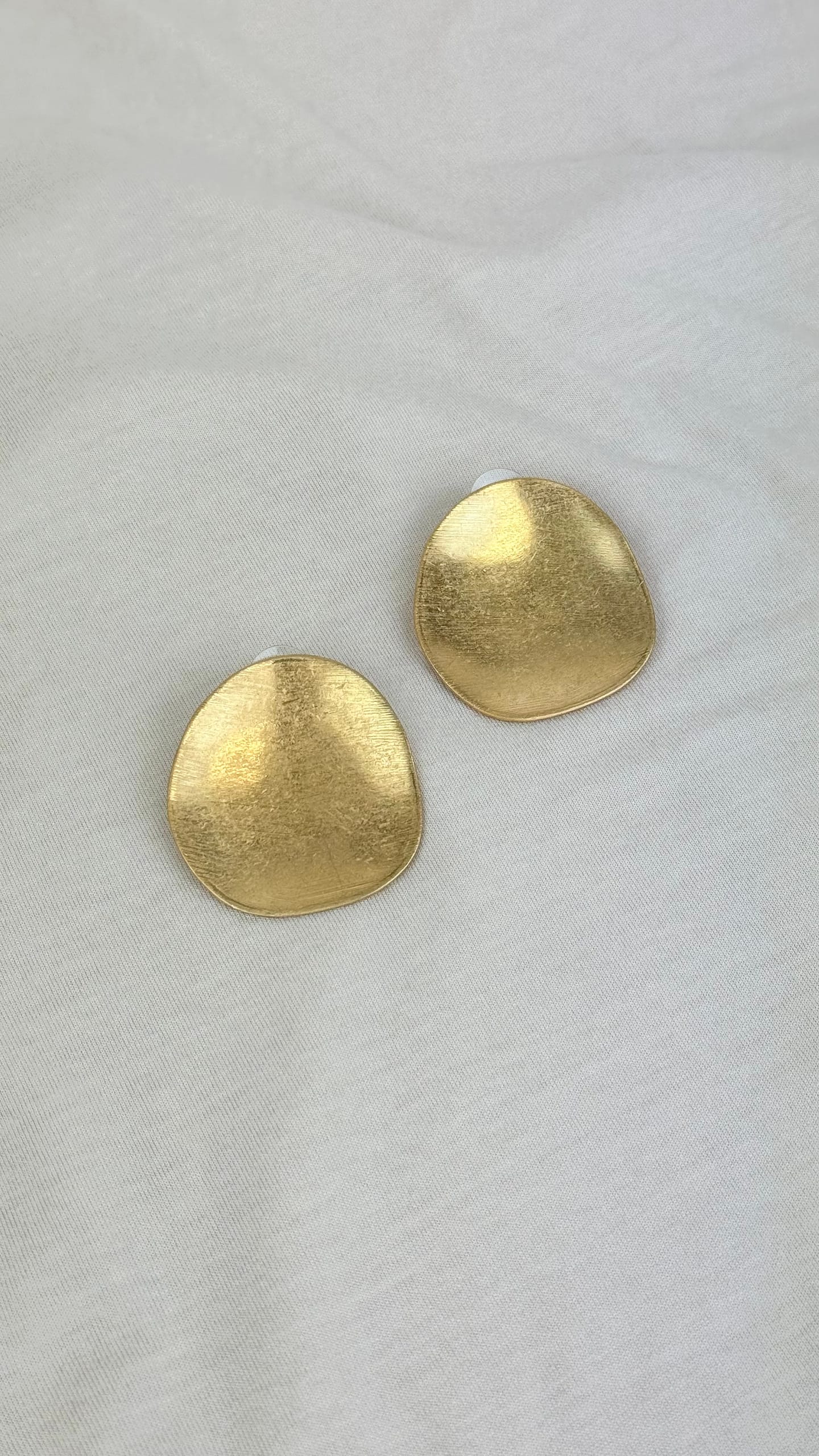 Brincos chapas redondas douradas