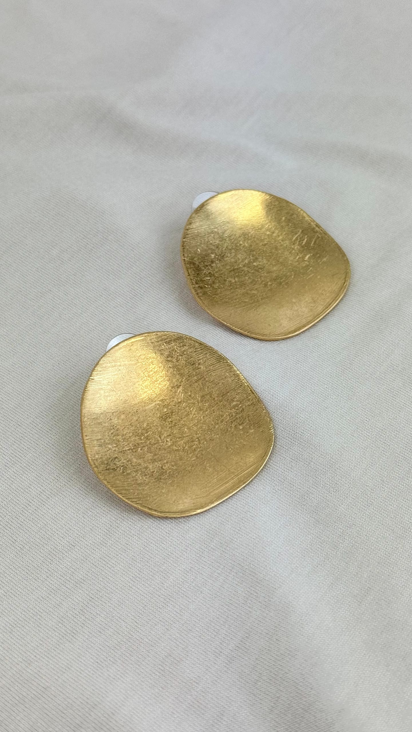 Brincos chapas redondas douradas