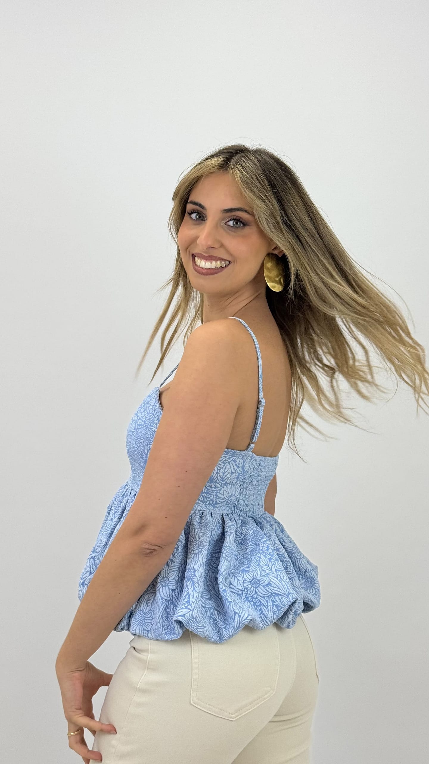 Top azul-bebé padrão floral em relevo
