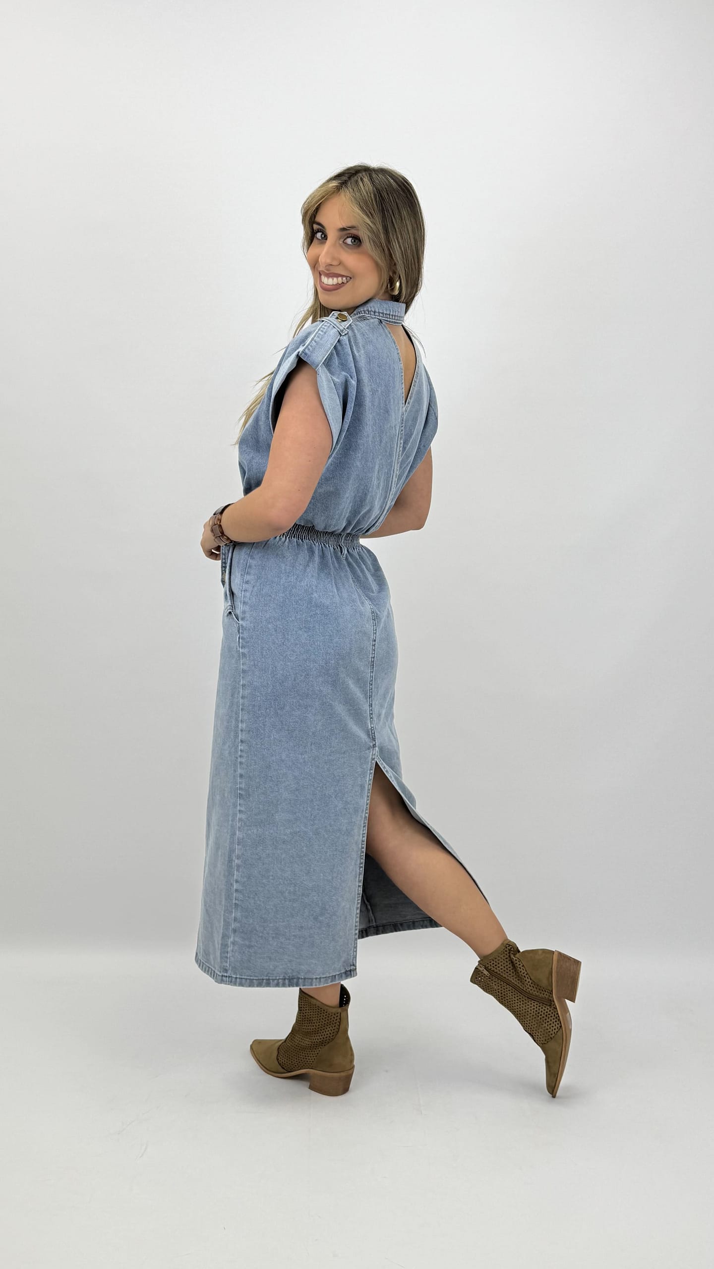 Vestido de ganga elástica midi travado com botões