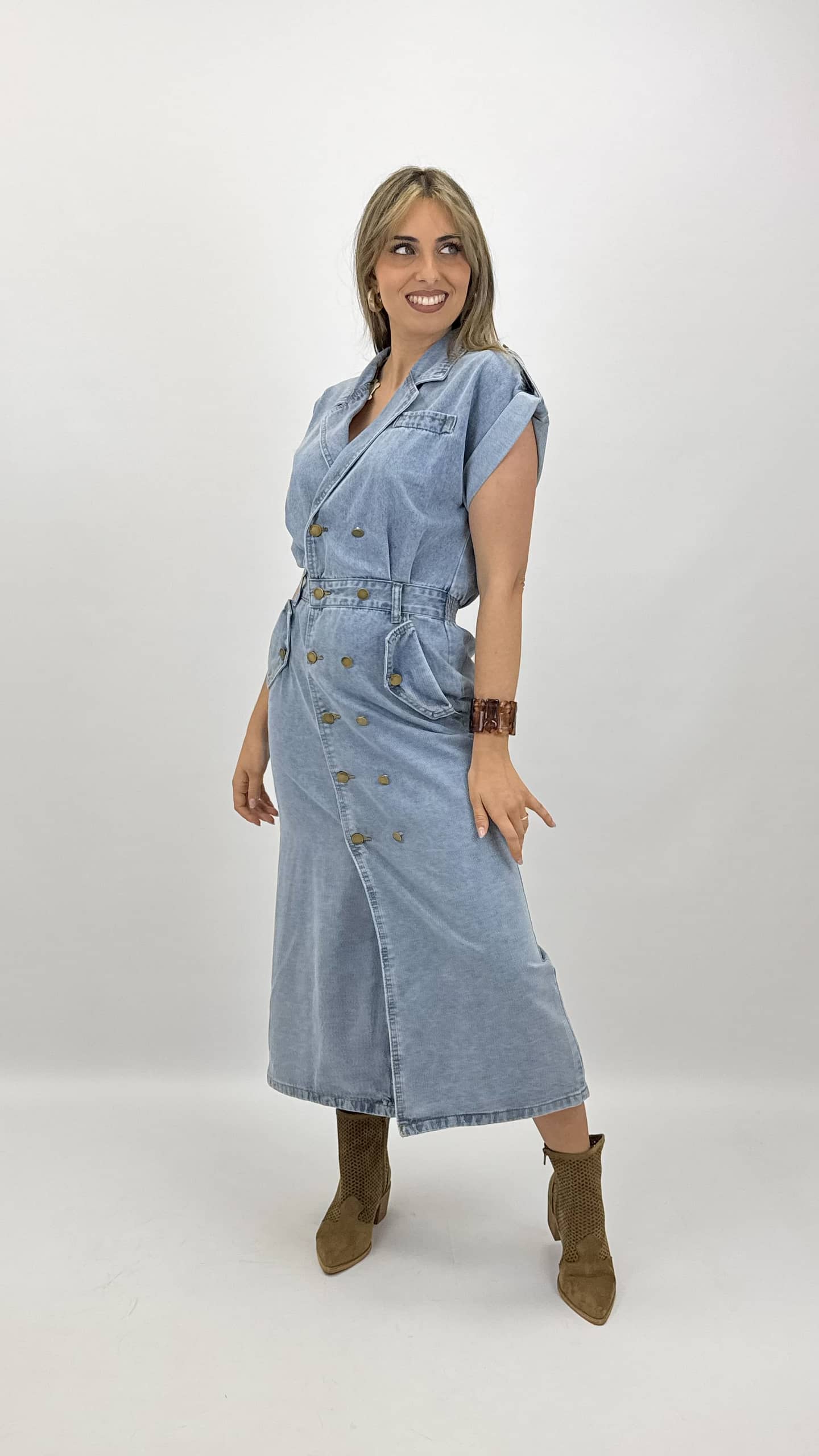 Vestido de ganga elástica midi travado com botões