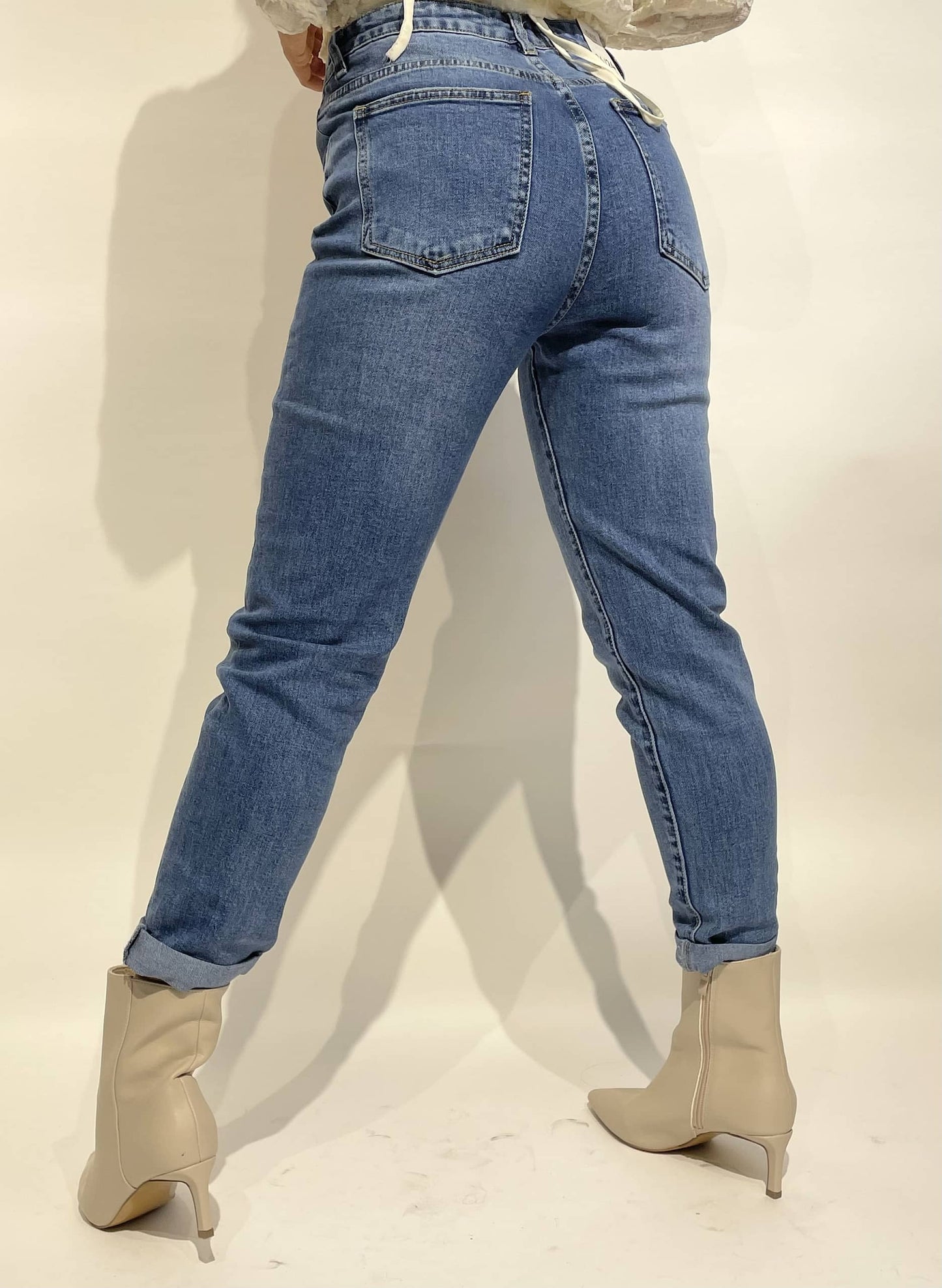 Calças de ganga mom-fit com dobra