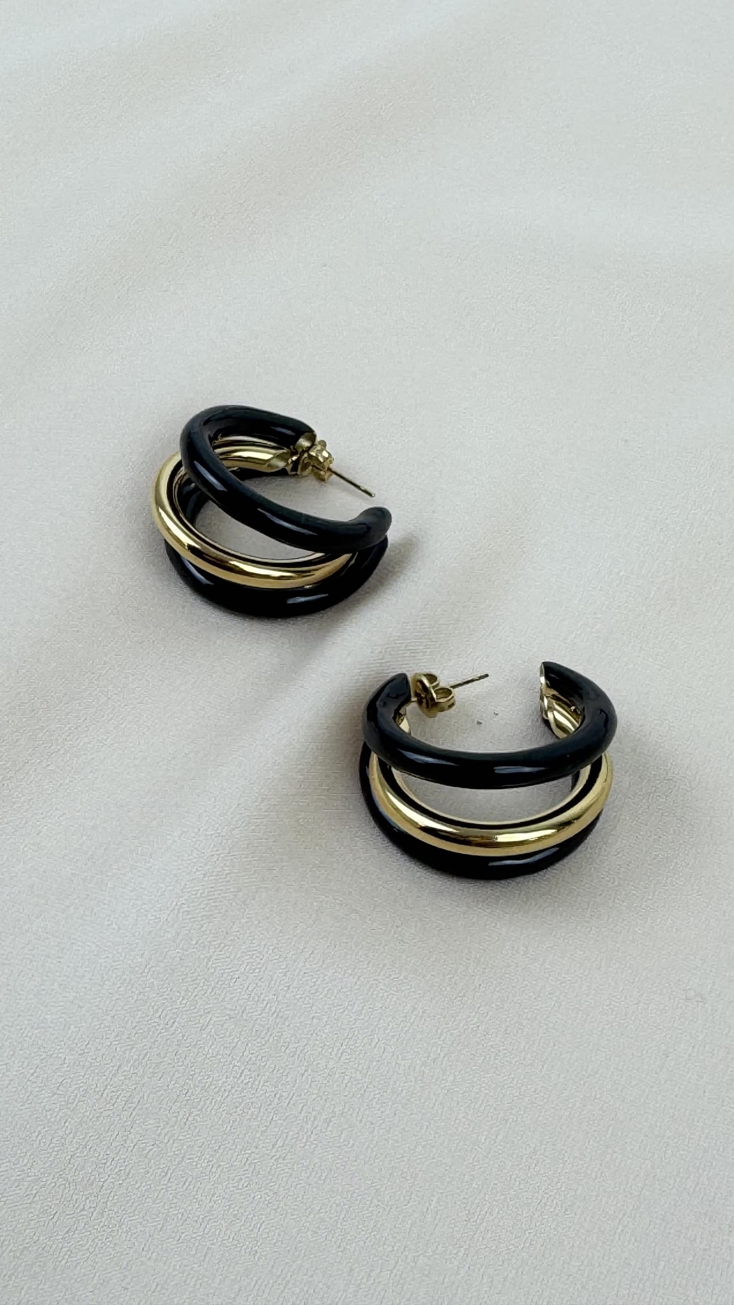 Brincos argola aço dourado e preto