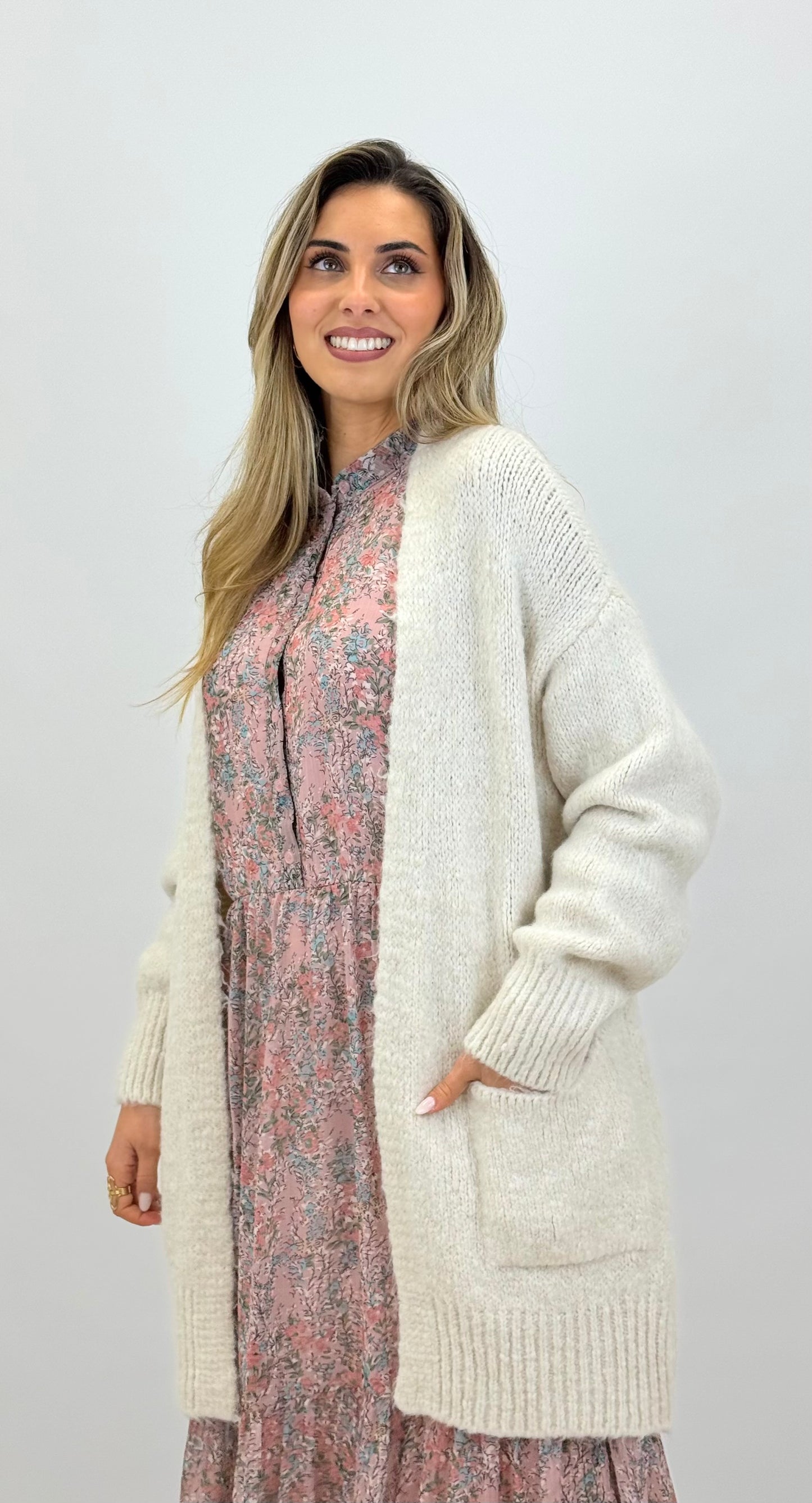 Casaco comprido com bolsos malha grossa pérola