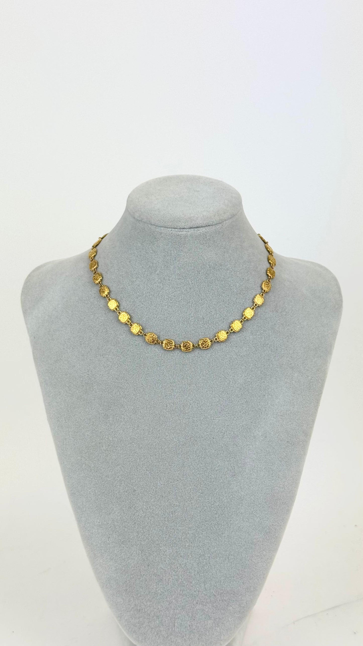 Colar chapinhas douradas