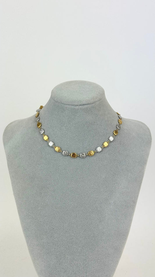 Colar chapinhas douradas e prateadas