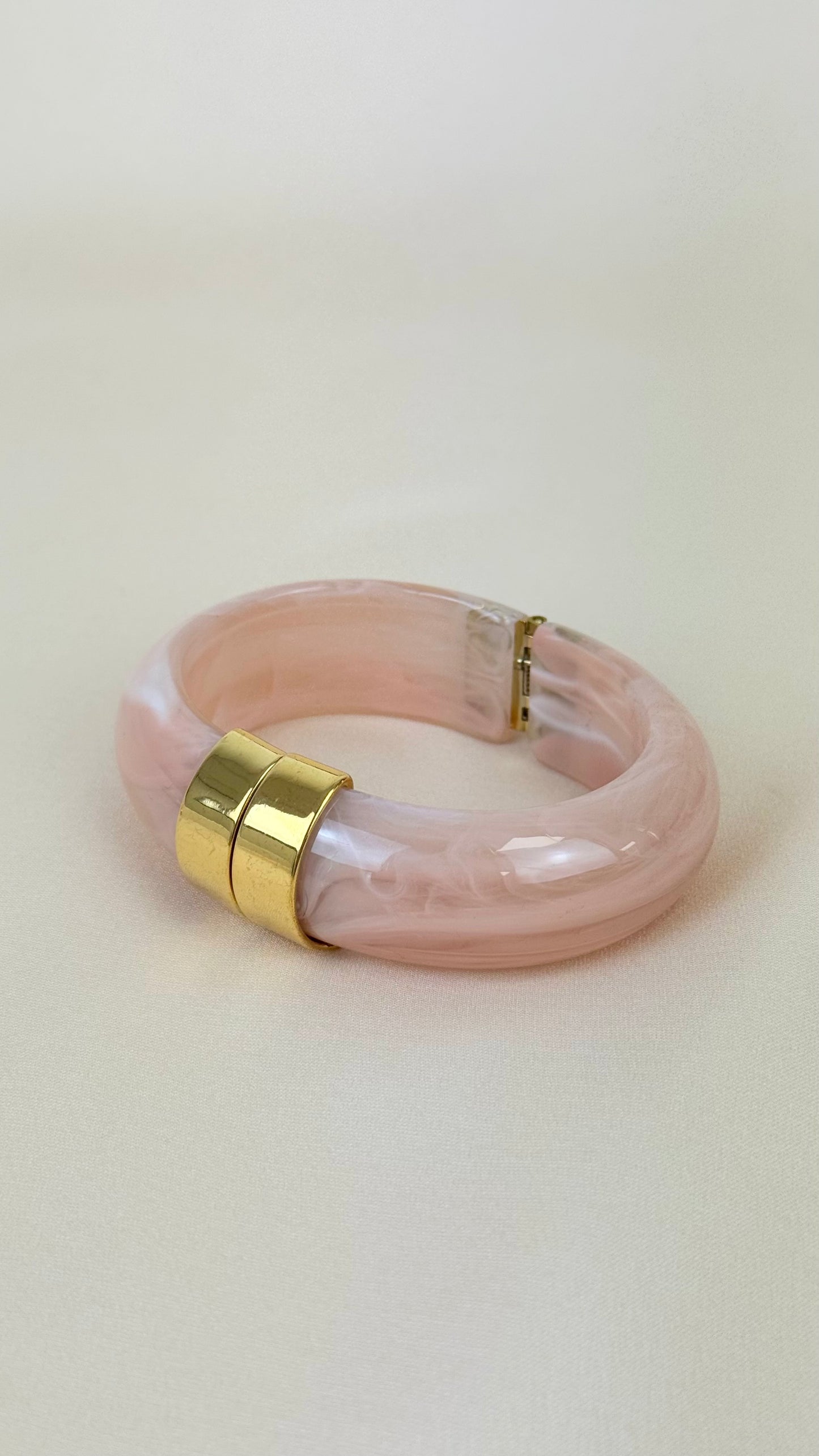 Pulseira rosa acrílica
