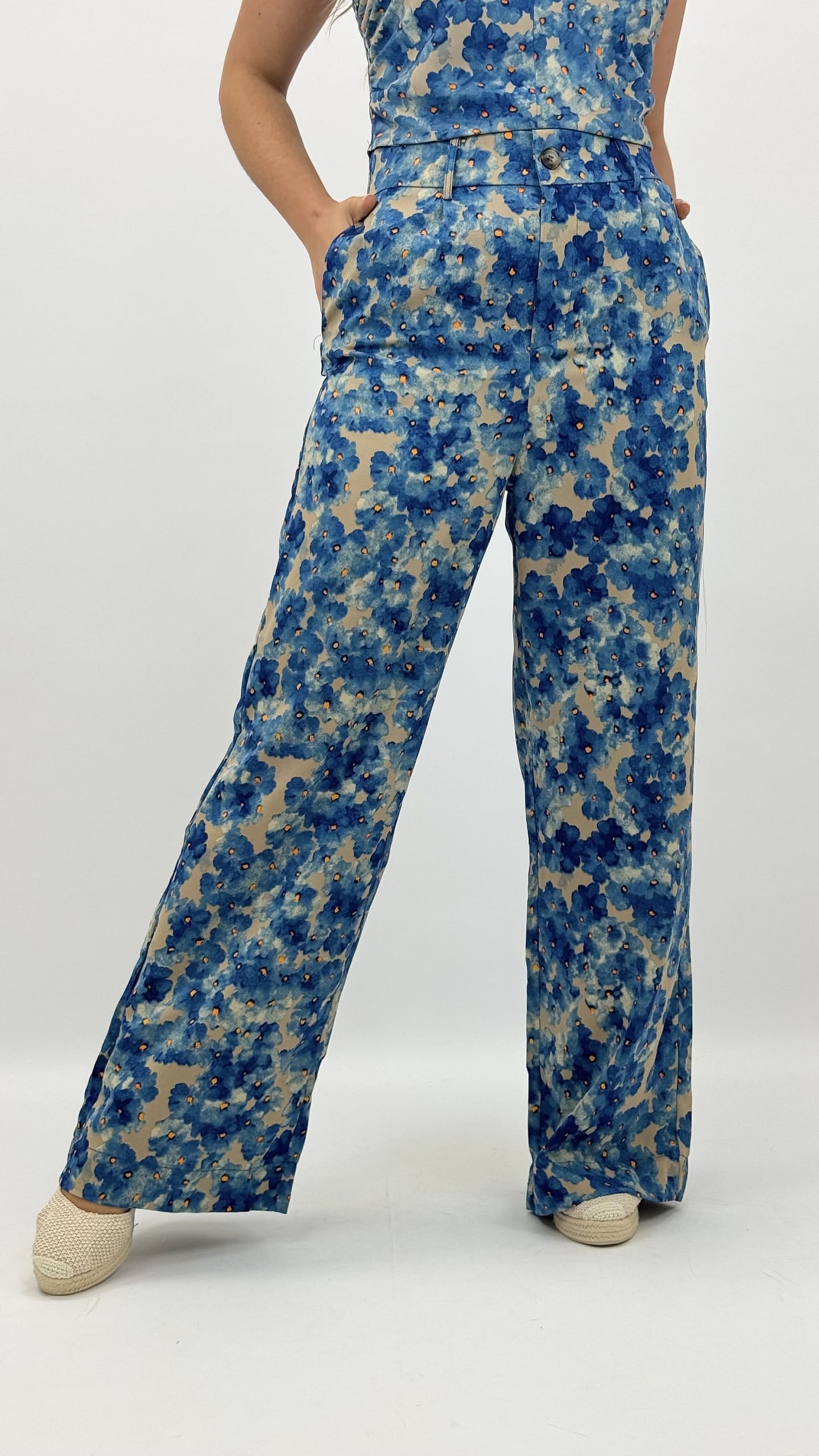 Calça/pantalona floral tons azul