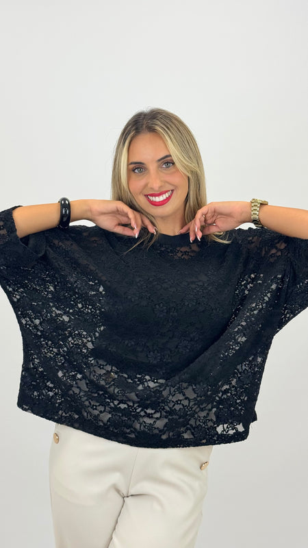 Camisola rendada preta hover
