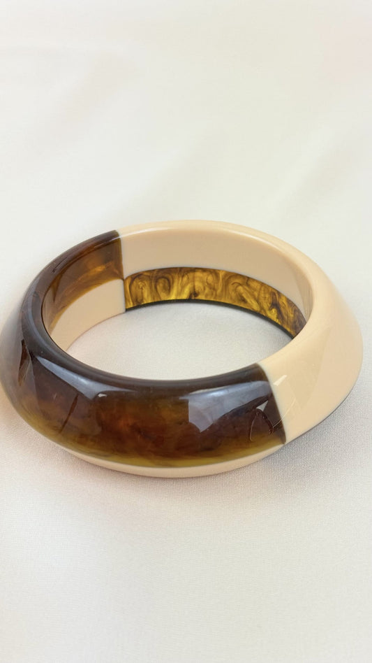 Pulseira acrílica tons Bege e Âmbar