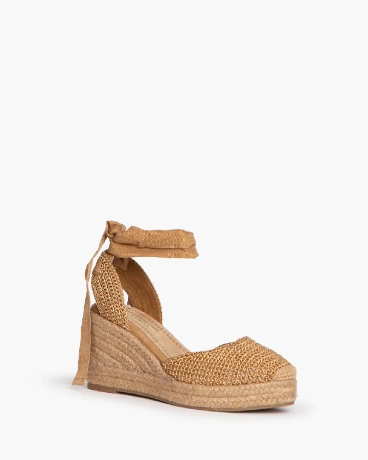 Sandalia de cunha em croché camel