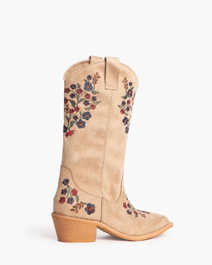 Texanas camel com florzinhas bordadas