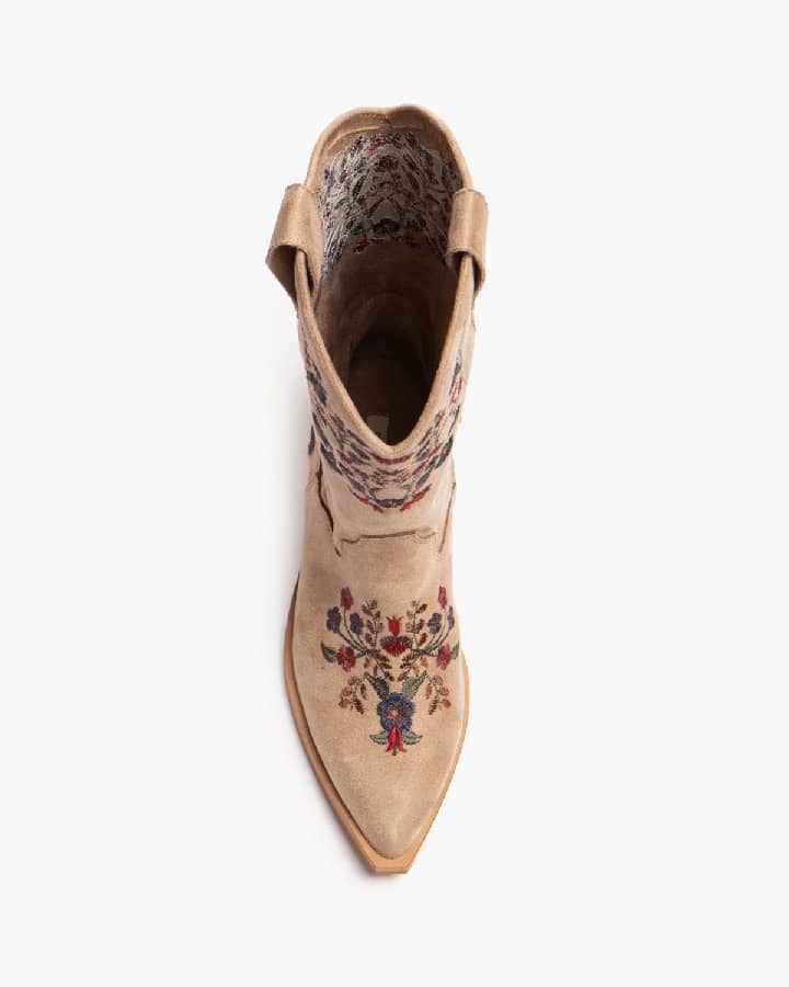 Texanas camel com florzinhas bordadas