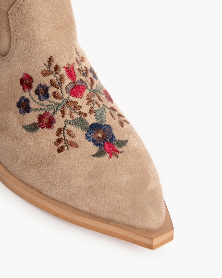 Texanas camel com florzinhas bordadas