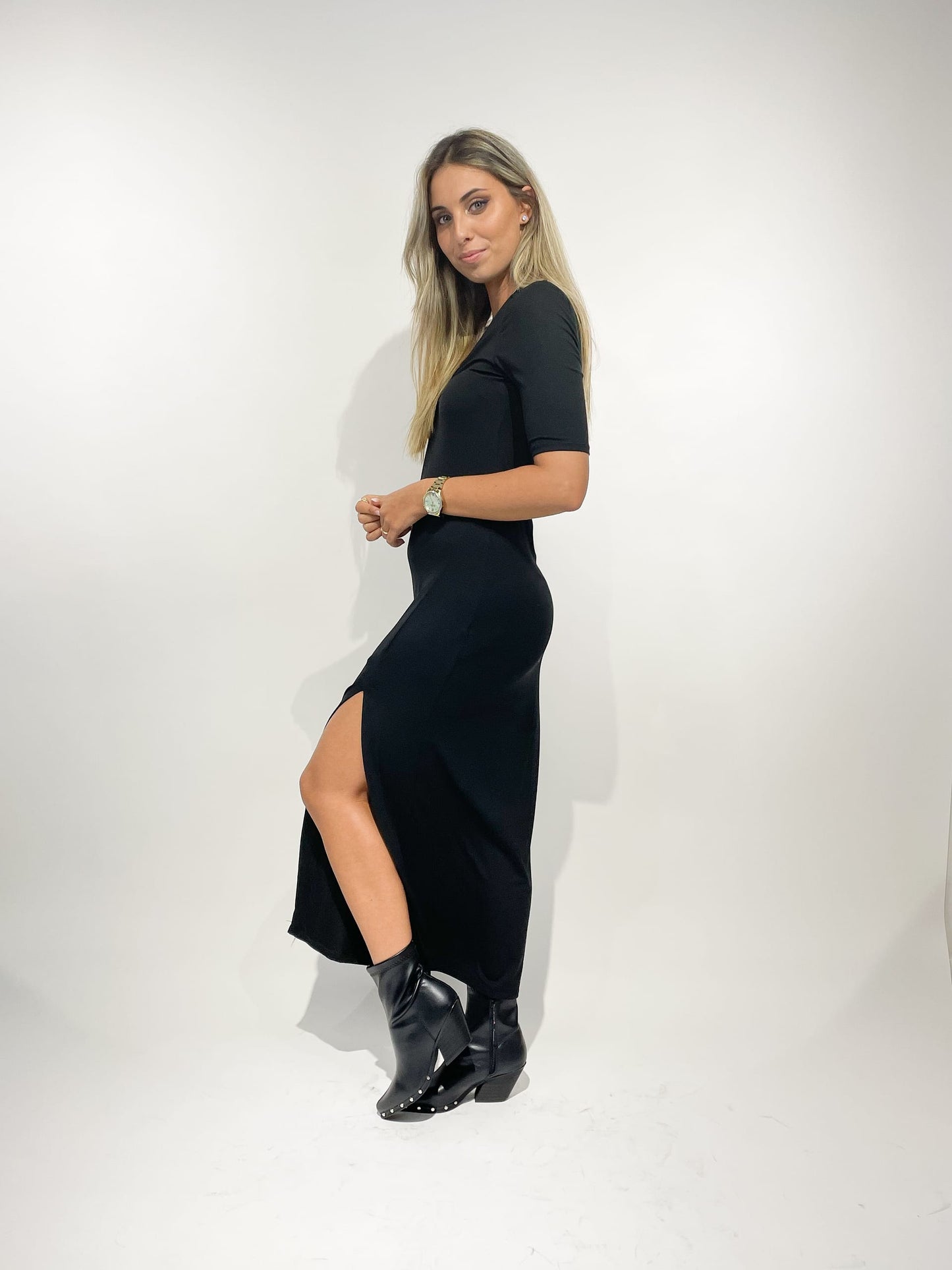 Vestido malha preto assimétrico com racha